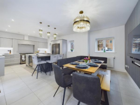 Oasis retreats perfect for large group close to beach